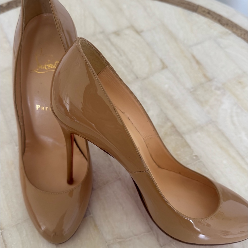 Christian Louboutin Tan Patent Leather Pumps, size 39 - Picture 3 of 12